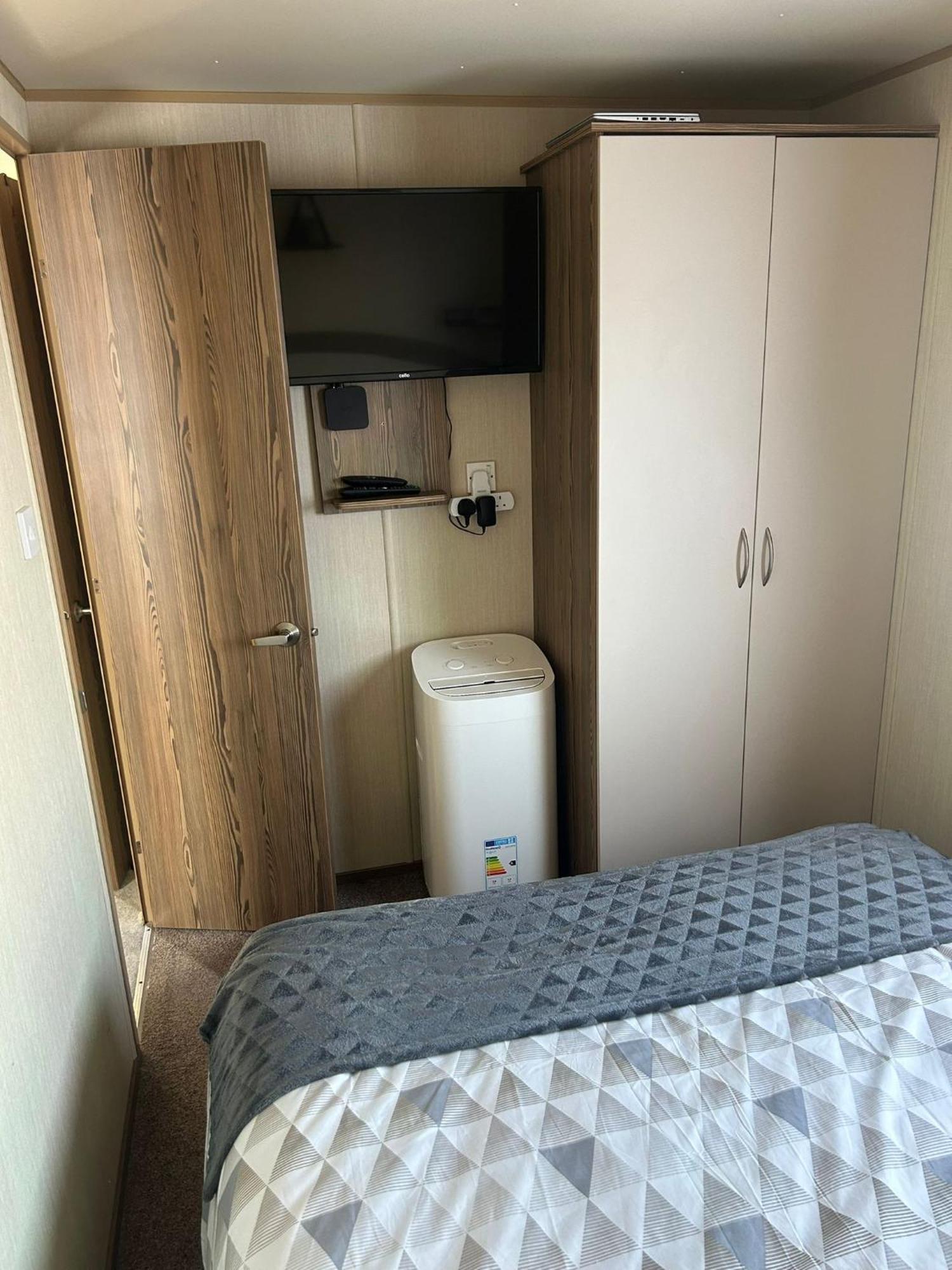 Blue Dolphin Holiday Park Gristhorpe Esterno foto